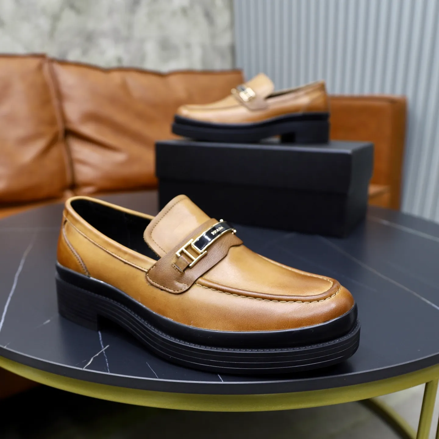 Men's shoes: 540💰🙅‍♂️🙅‍♂️🙅‍♂️ Brand: PRADA Standard code: Men's code 38-44 (45 can be customized) Grade: Same style as the official website Original order quality Material: Original cowhide surface Comfortable sheepskin lining Original outsole Style category: Men's fashionable casual leather shoes Distinguished big-name luxury elements Top luxury Color: actual picture color